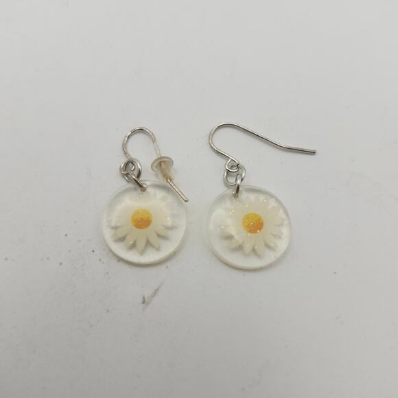 Lot 2 Pairs Earrings Flower Studs + Daisy Plastic Disc Dangle Cottagecore Spring - Picture 3 of 8